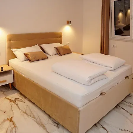 Apartment Luka With Pool & Jacuzzi Trogir Exterior photo