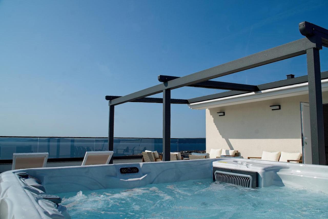 Luka With Pool & Jacuzzi Apartman