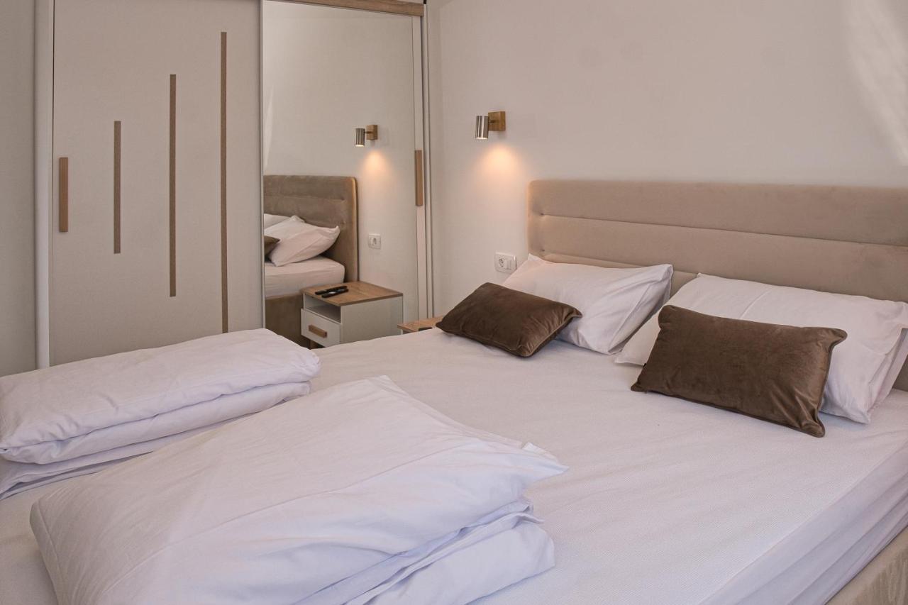 Apartman Luka With Pool & Jacuzzi Trogir