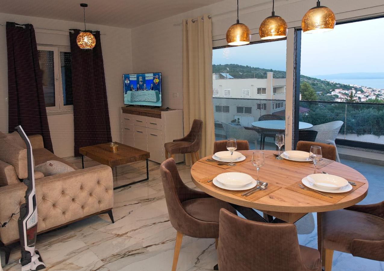 Apartman Luka With Pool & Jacuzzi