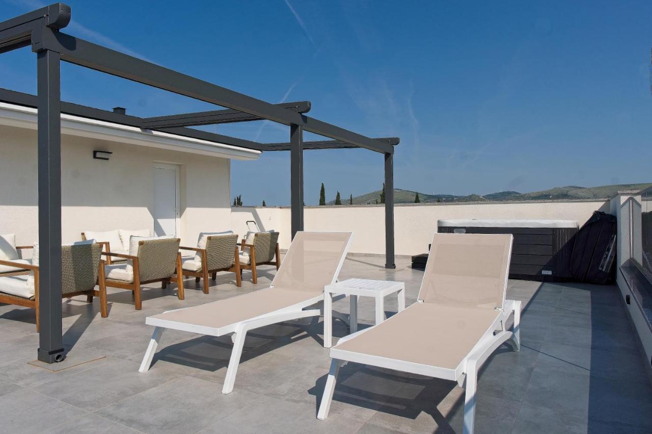 Apartman Luka With Pool & Jacuzzi *