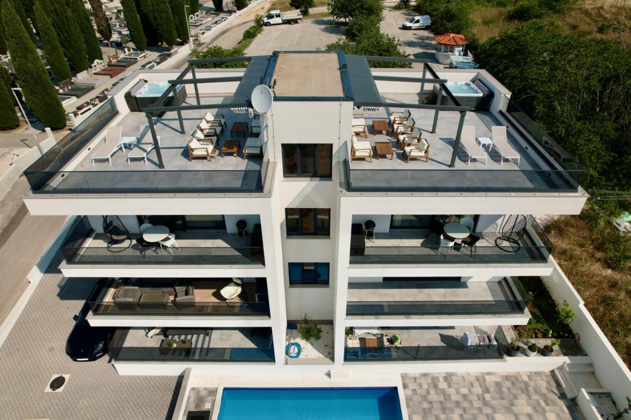 Luka With Pool & Jacuzzi Trogir