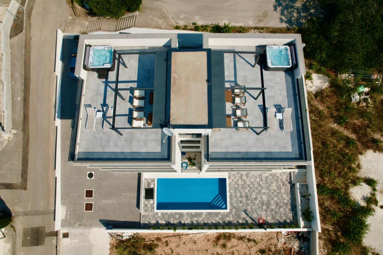 Lägenhet Luka With Pool & Jacuzzi *