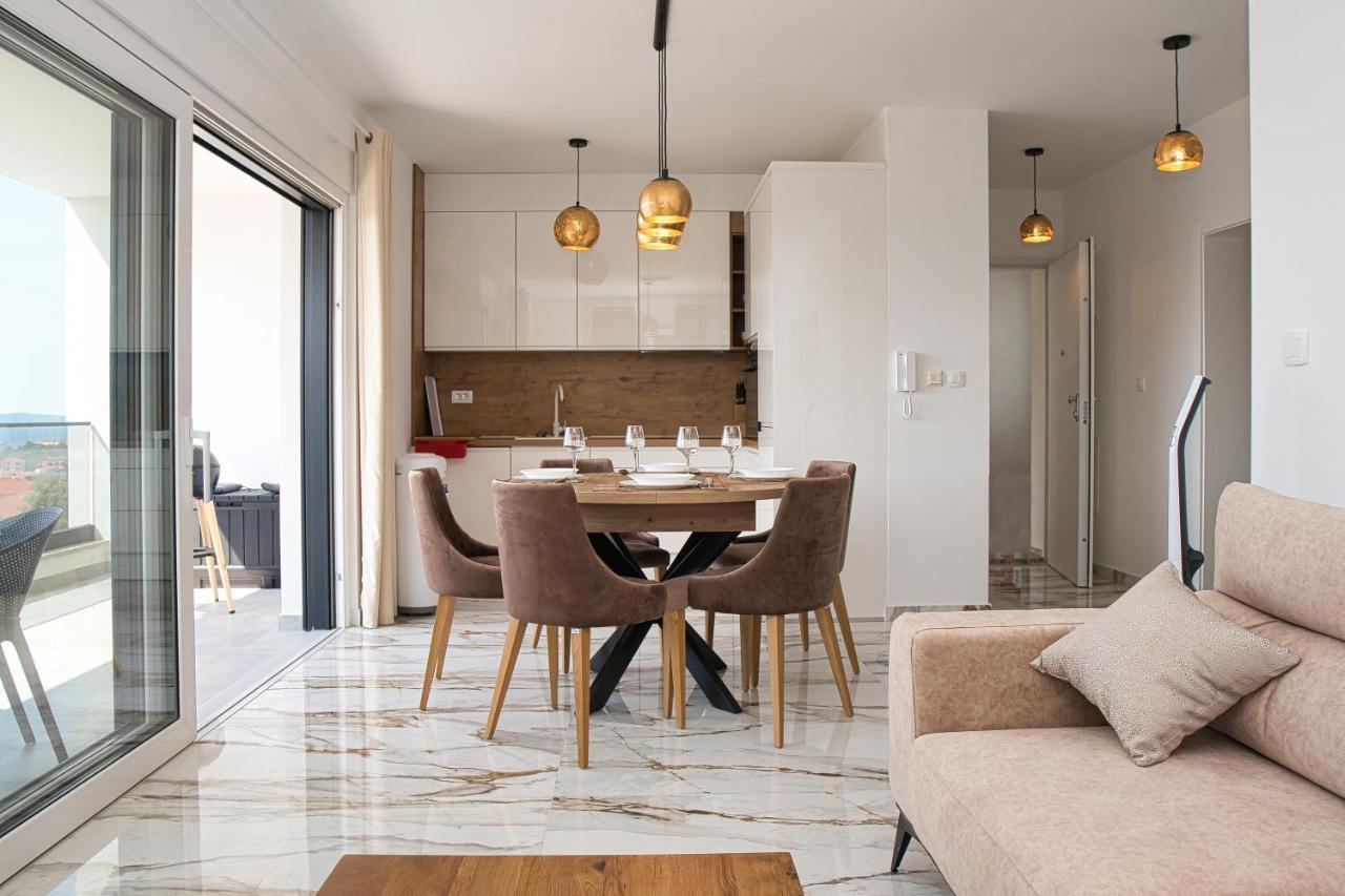 Apartman Luka With Pool & Jacuzzi Trogir